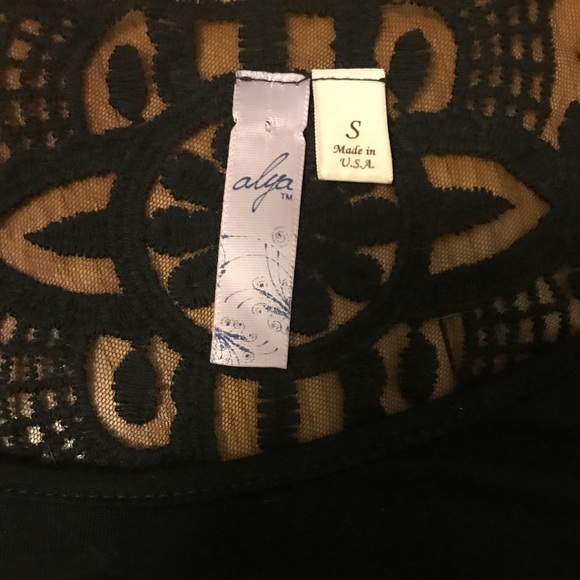 Francesca’s black short sleeve top back lace - Picture 4 of 4